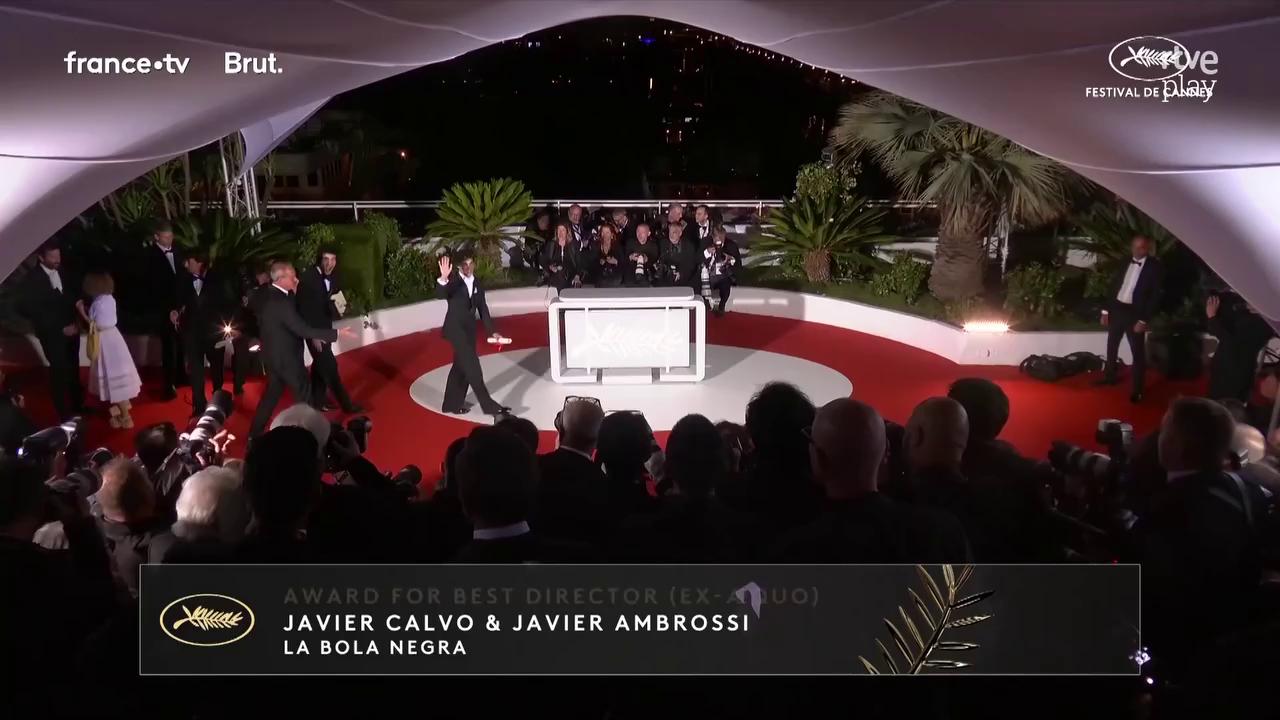 Los Javis ganan el premio a mejor director en Cannes por La Bola Negra