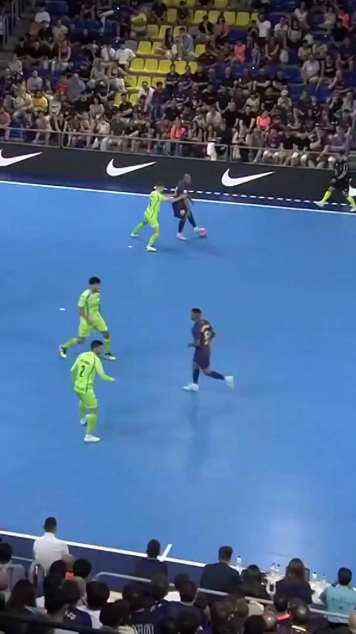 Fitch marca un golazo espectacular ante Alberto y lo inaugura para el Barça