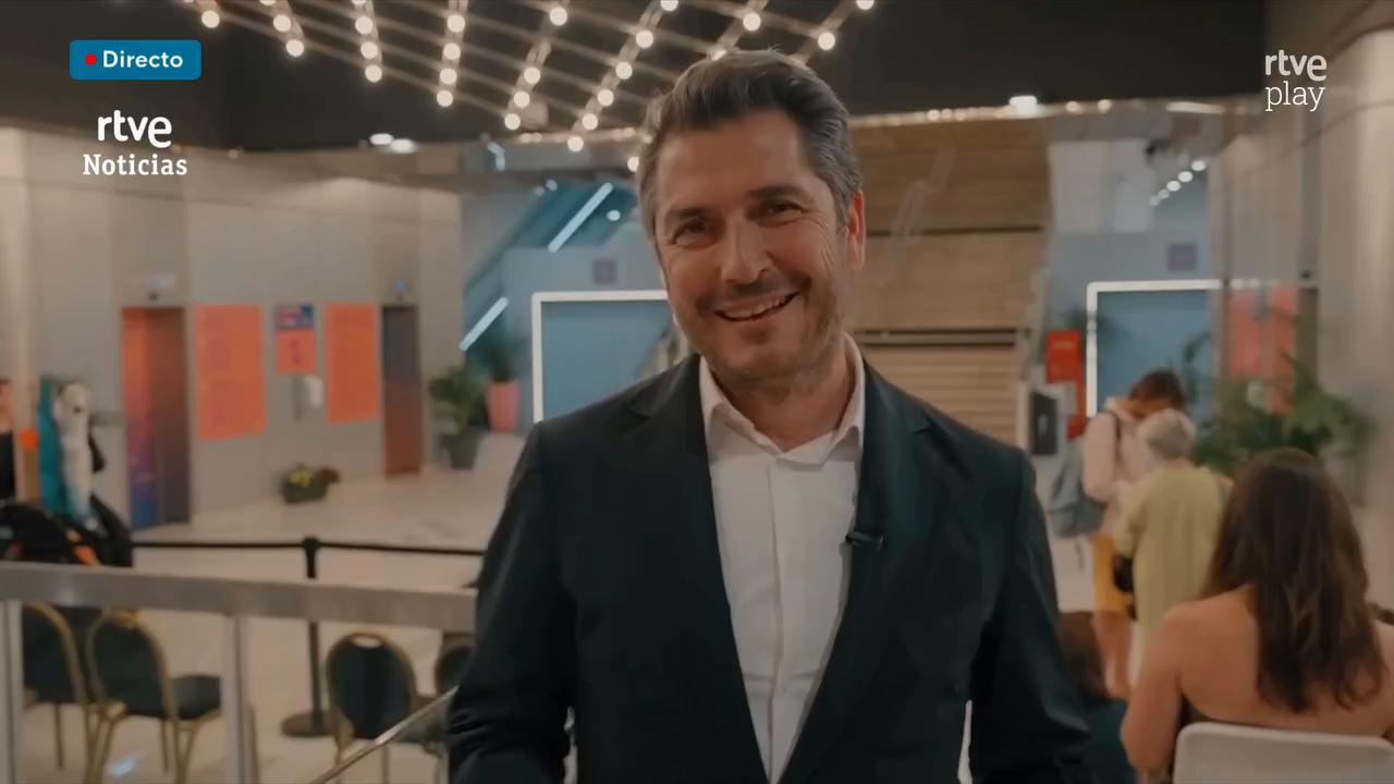 Los Javis ganan el premio a mejor dirección en Cannes por La bola negra
