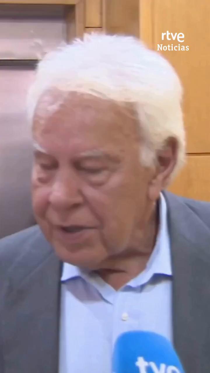 Felipe González defiende la presunción de inocencia de Zapatero pese a sus políticas