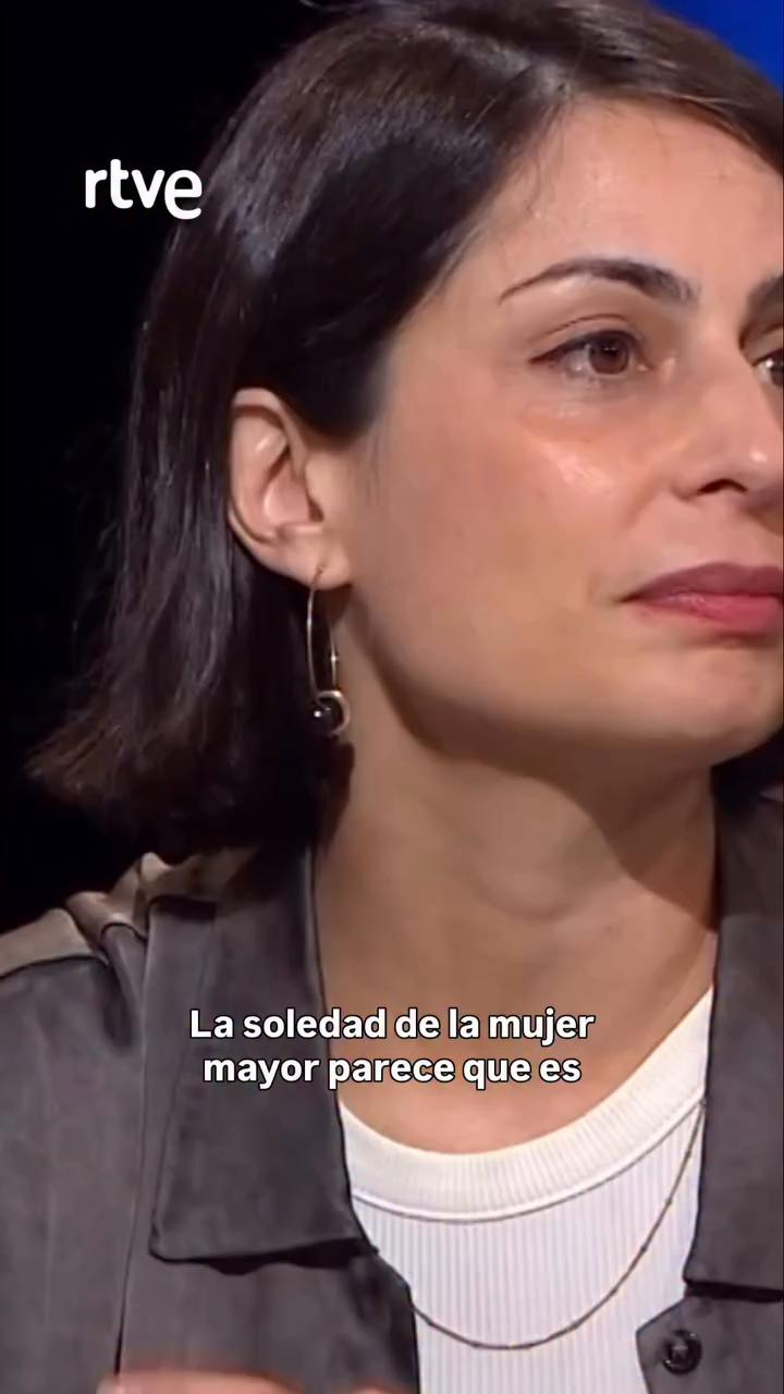 Mujeres mayores eligen soledad feliz y rechazan prejuicios como 'no ha rehecho su vida'