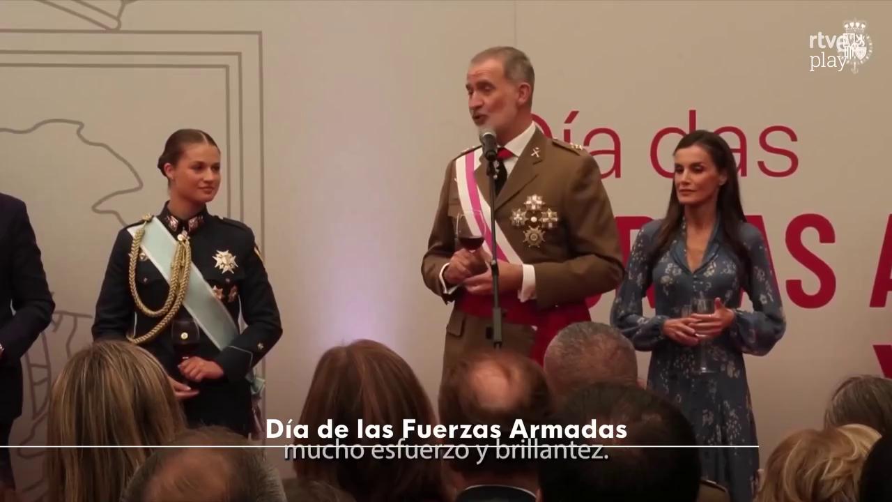 Felipe VI bromea sobre el esfuerzo de Leonor en la Academia del Aire