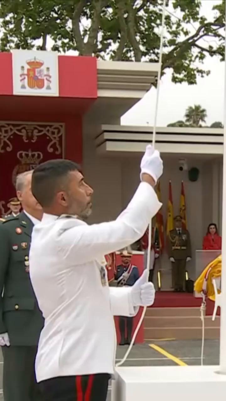 El video finaliza con vivas a España y agradecimientos a los espectadores