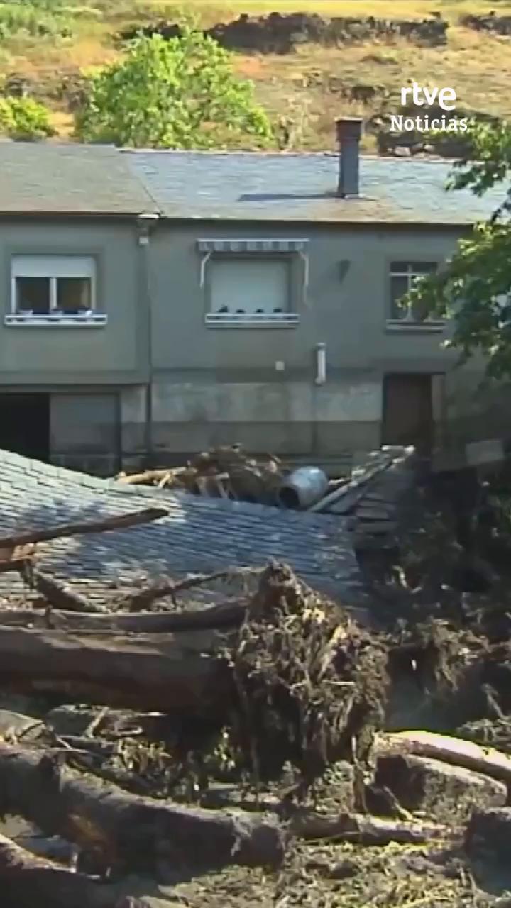 Tormentas en Uren causan destrozos con coches arrastrados y garajes anegados