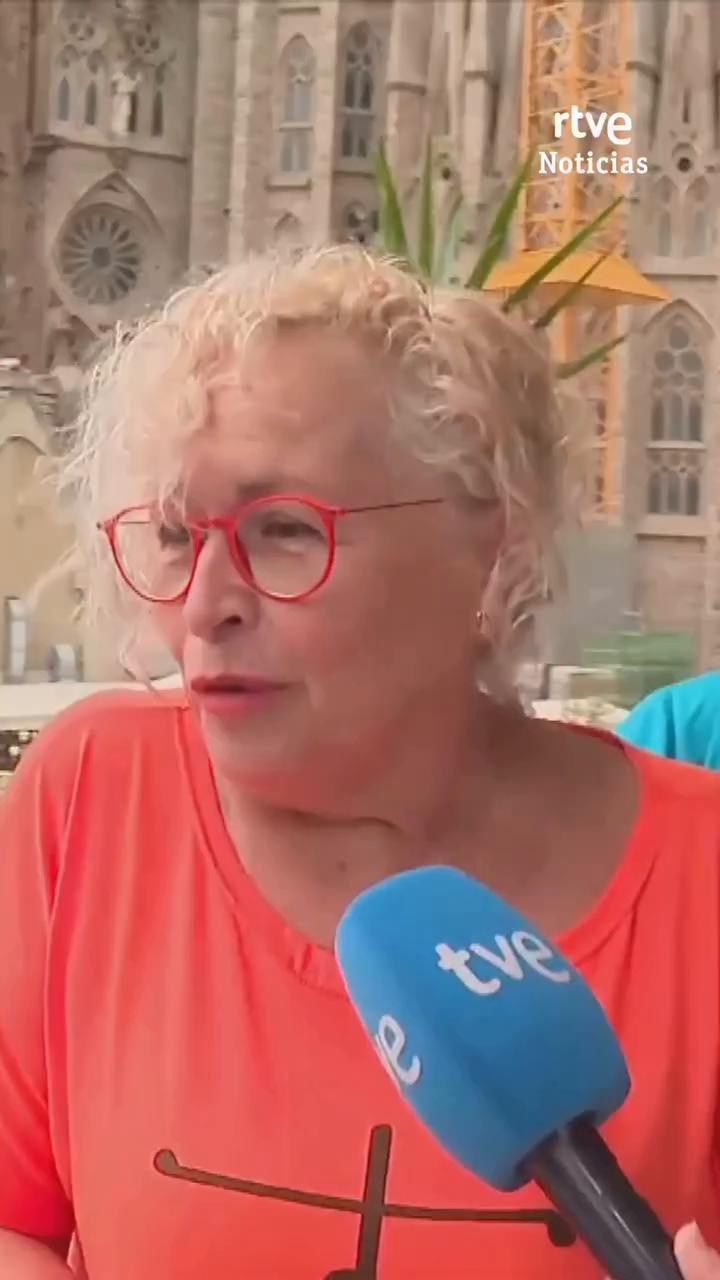 El despliegue papal resulta excesivo porque España es aconfesional