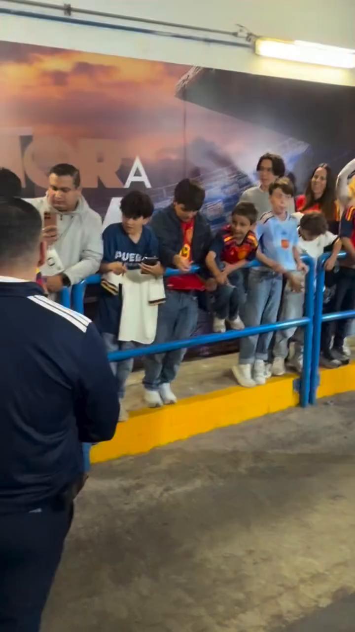 ¡Vamos, vamos! Gritos de aliento y gratitud resuenan en el video