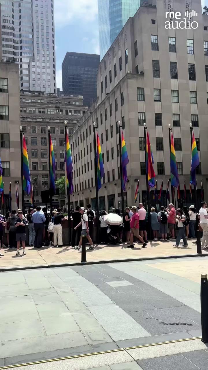 El Rockefeller Center de Nueva York exhibe el legado de los campeones del fútbol