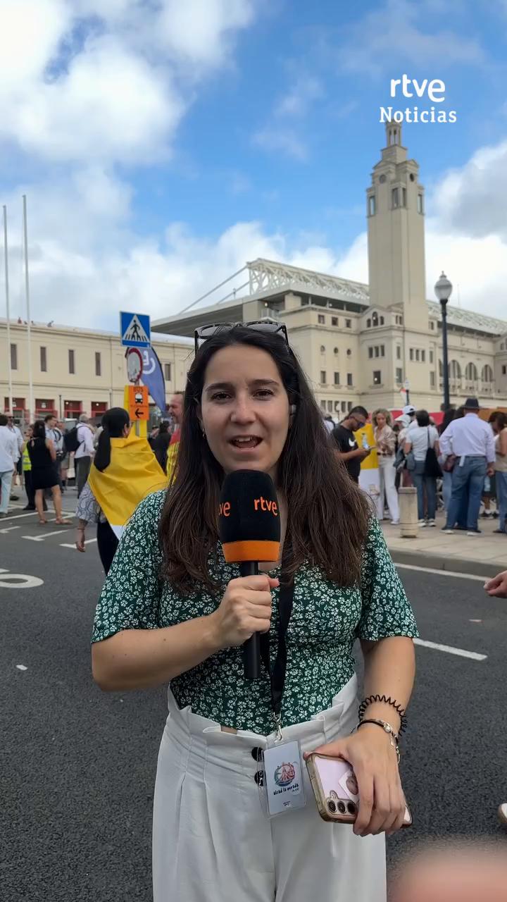 León XIV llega a Barcelona entre fieles y protestas por su visita
