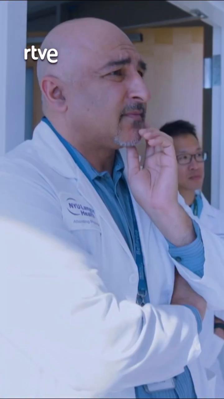 ‘Xenotransplantes’ aborda en @Documentos_TV uno de los últimos avances médicos: trasplantar un órgano de origen animal a un ser humano.