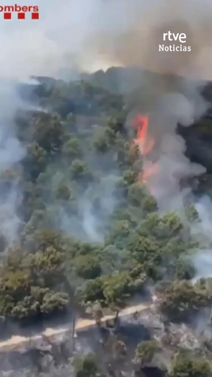 Un incendio en San Quirze de Safaja obliga a confinar a 700 vecinos