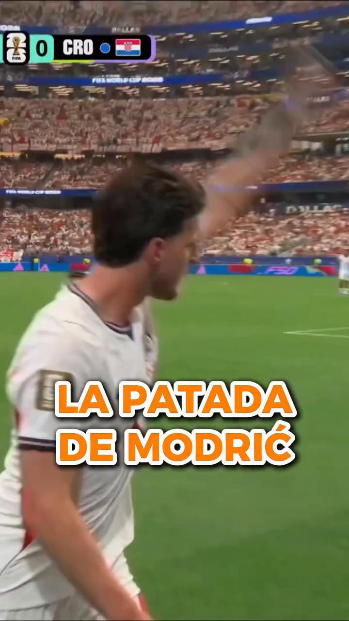 Penalti a favor de Inglaterra tras falta de Modric sobre Madueke