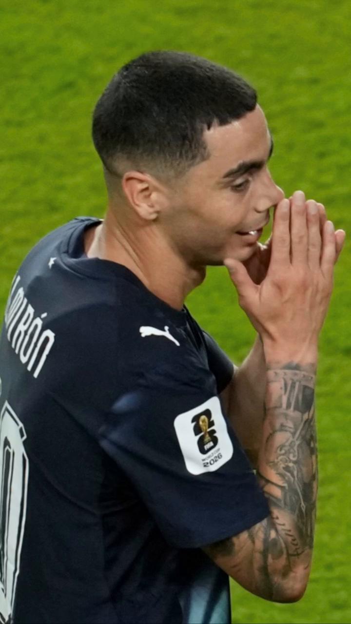 Almirón hace historia: primer expulsado en un Mundial por taparse la boca
