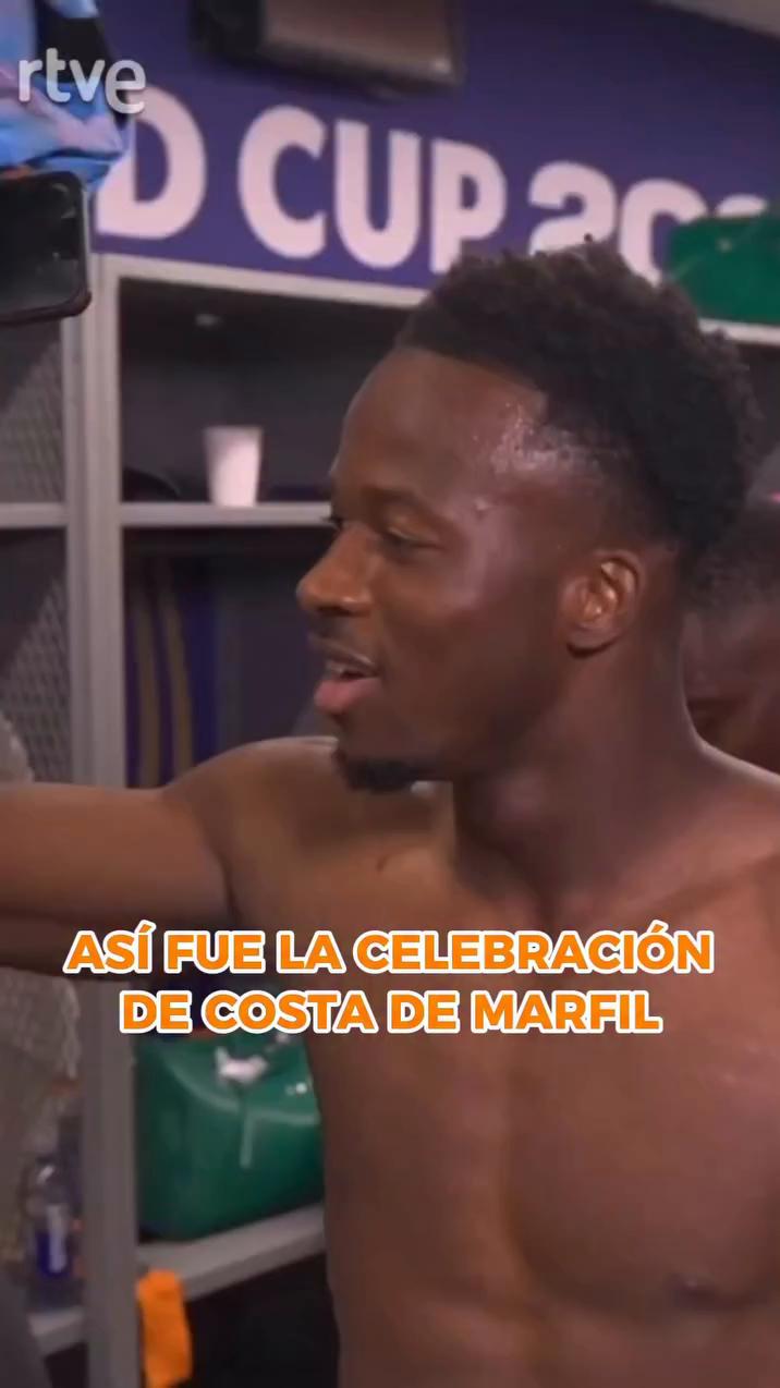 El video repite insistentemente la frase E i baba tres veces seguidas