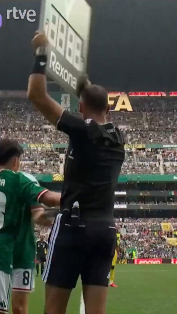 GILBERTO MORA, EL FUTBOLISTA MEXICANO MÁS JOVEN EN DEBUTAR EN UN MUNDIAL 🇲🇽⭐