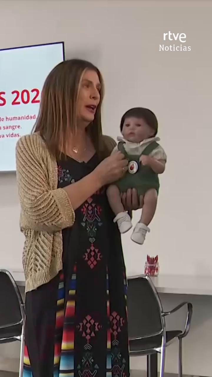 Una placa en Madrid recuerda a Elsa, la niña que vivió gracias a donantes
