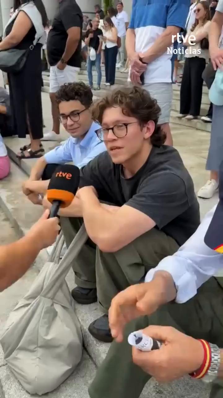 Entre el Papa y Bad Bunny: peregrinos y fans comparten sus emociones en España