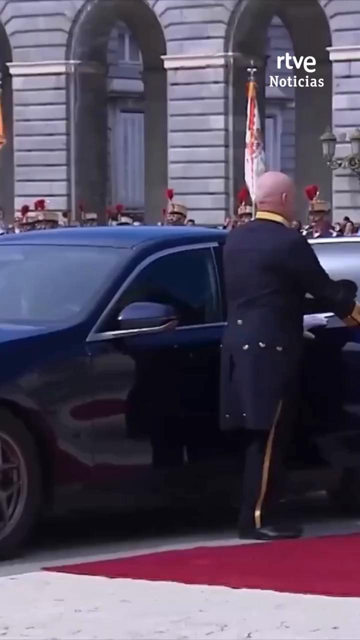 Los Reyes presentan a Leonor y Sofía al Papa León XIV en su visita apostólica
