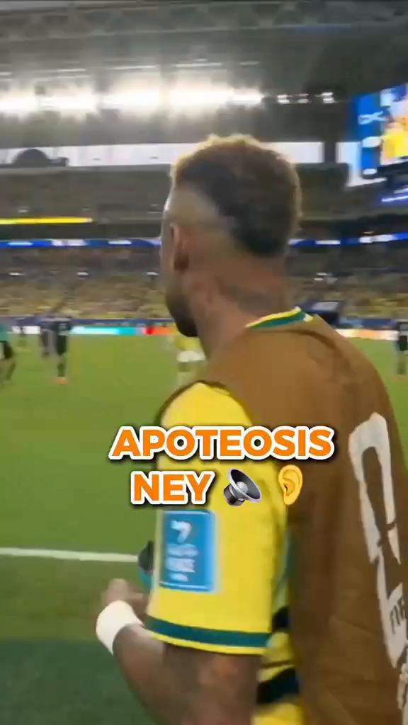 Paquetá es ovacionado por la afición granadina en su emotivo regreso