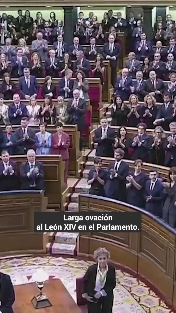 León XIV recibe una ovación en el Congreso por su primer discurso papal