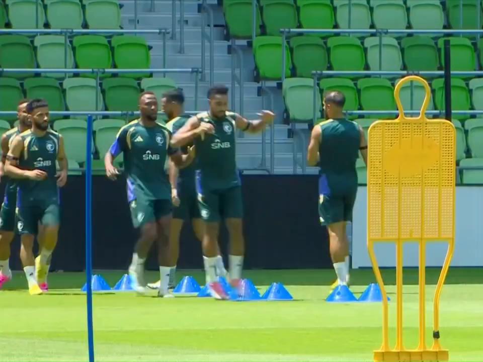 مواجهة أقوى المنتخبات في كأس العالم: الفريق يطمح للفوز والتأهل