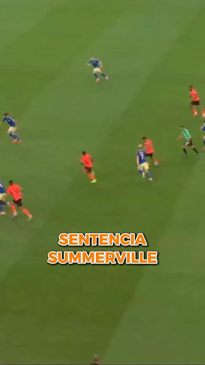 Notables del fútbol continental celebran goles de Países Bajos y Somerville