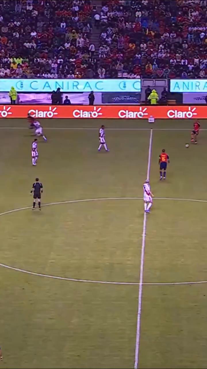 Pedri marca el segundo gol con llegada desde la segunda línea