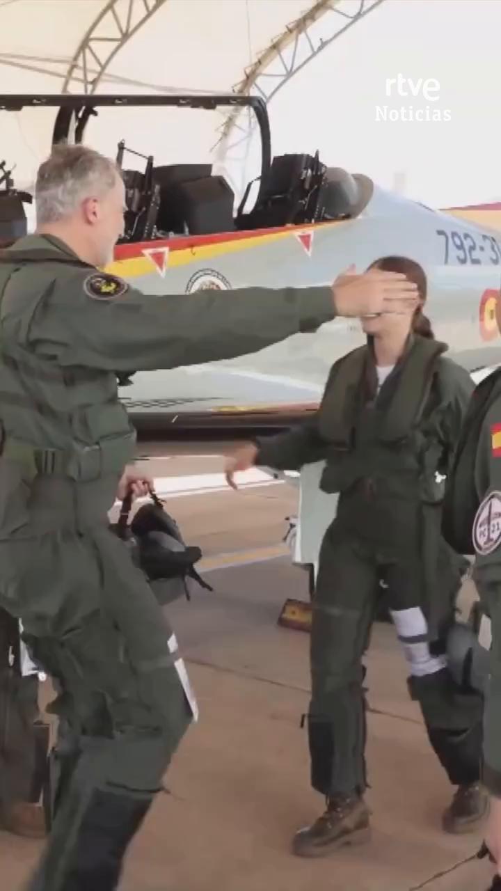 Felipe VI celebra 12 años de reinado con un vuelo junto a Leonor