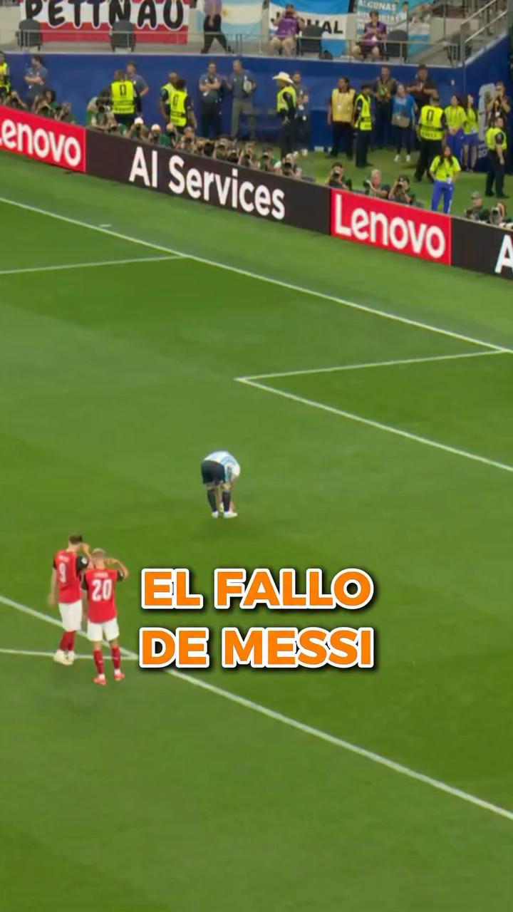 Messi falla con su zurda y el balón se va fuera