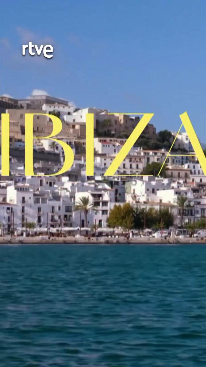 Llegar a Ibiza en barco: el olor que te dice que estás en casa