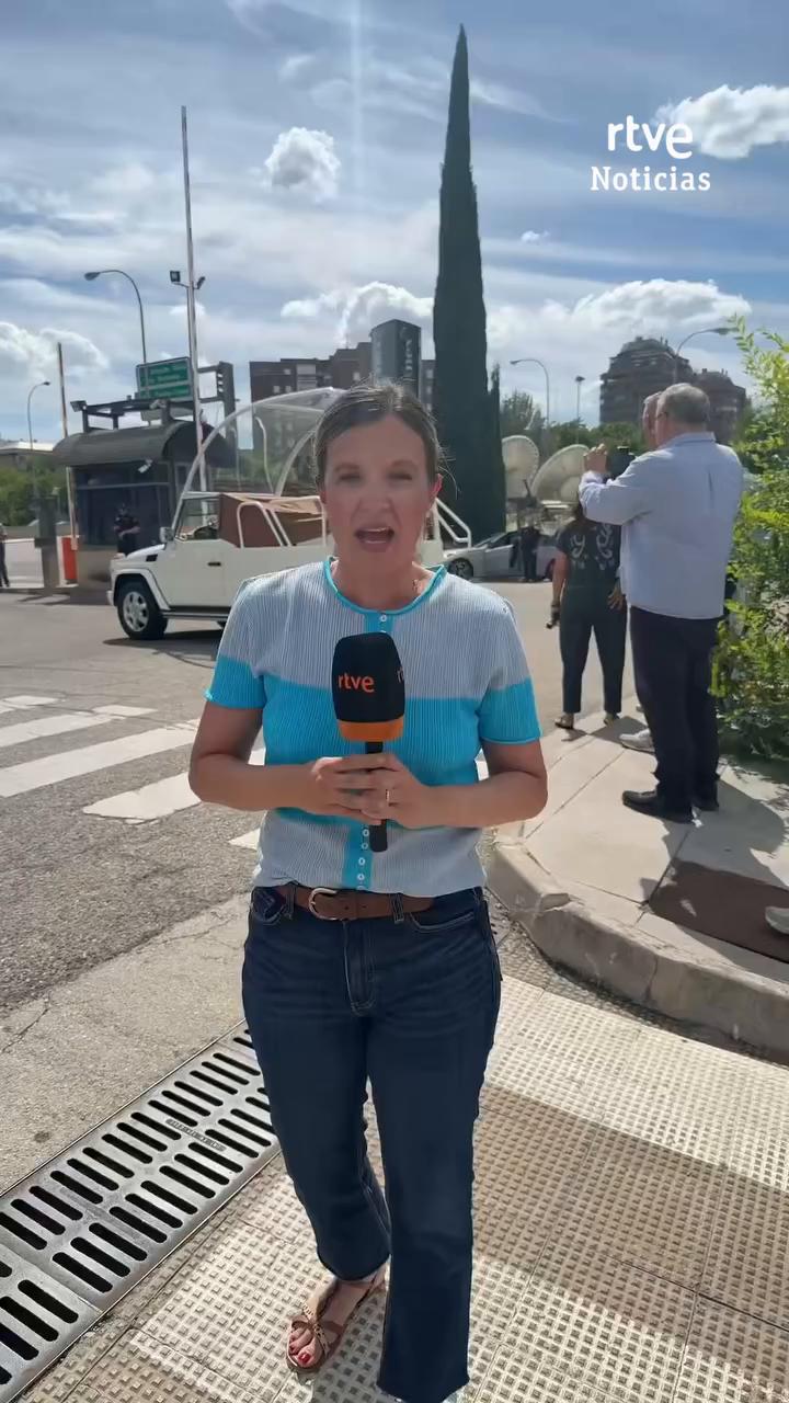 León XIV llega a Torre España para iniciar su recorrido en el Papamóvil