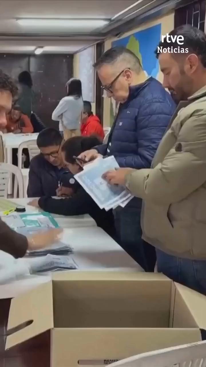 Petro y Cepeda rechazan resultados que dan victoria sorpresa a De la Espriella