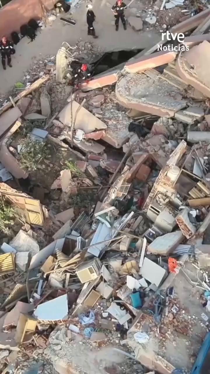 Treinta personas rescatadas con vida en La Guaira tras el terremoto en Venezuela