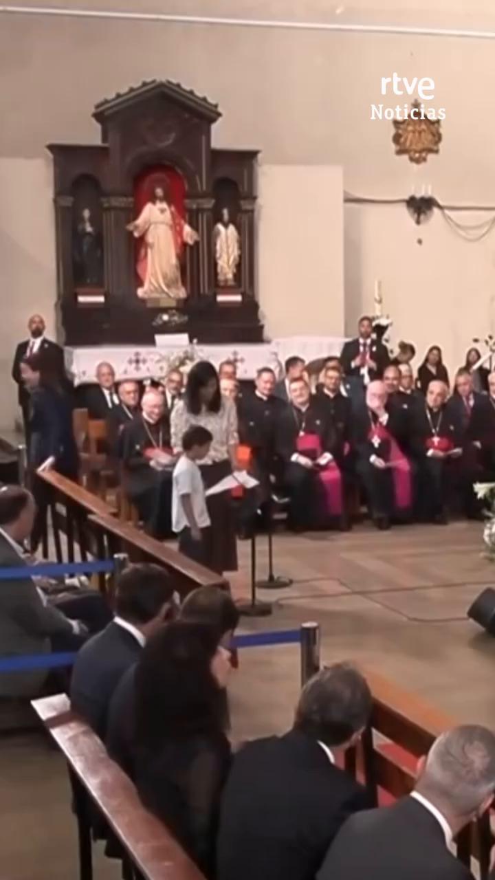 Niño de seis años interroga al papa León XIV sobre pobreza y abuelos