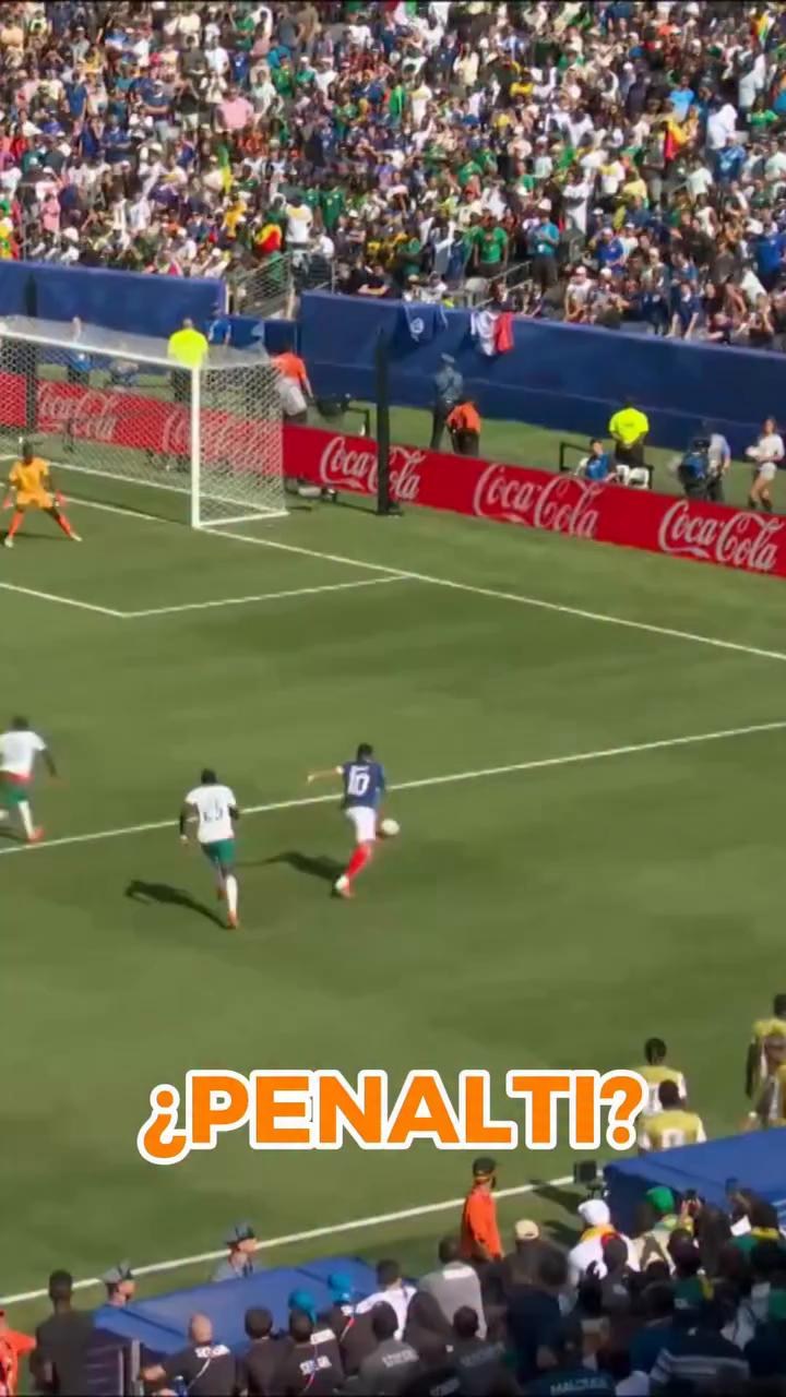 Mbappé continúa la marcha: no hay penalti en la acción de presión