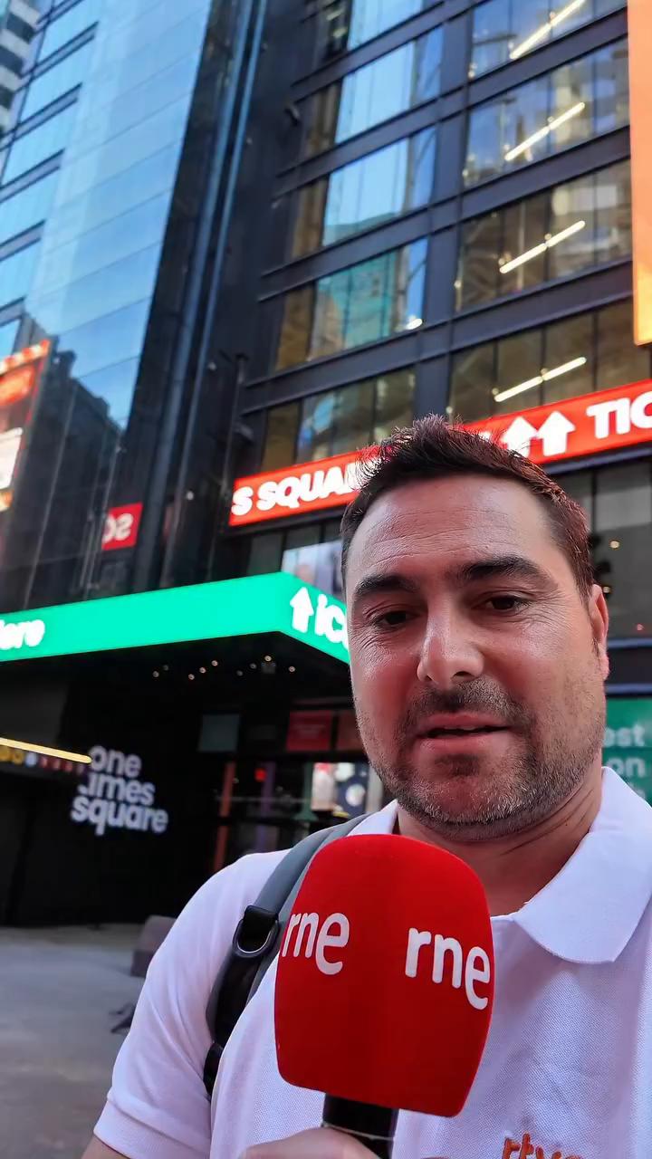 Fox paga 50.000 dólares a dos aficionados para ver el Mundial en Times Square