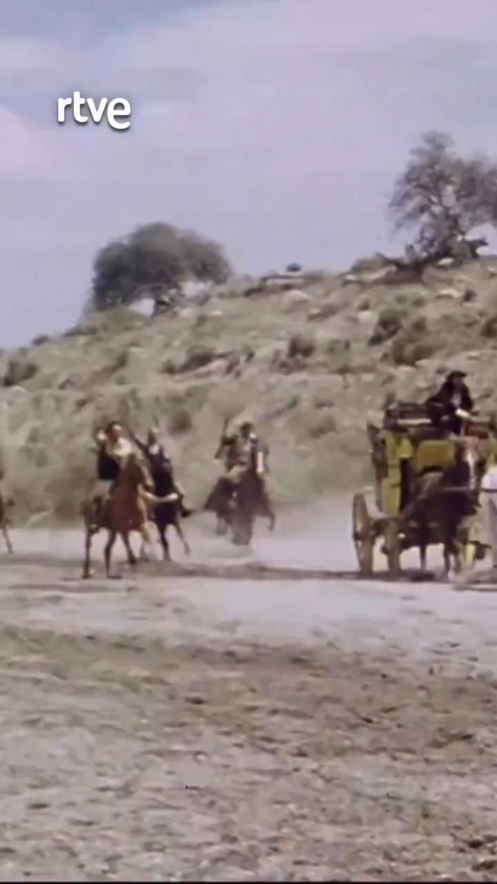 Curro Jiménez asalta un carruaje y roba joyas a una pasajera