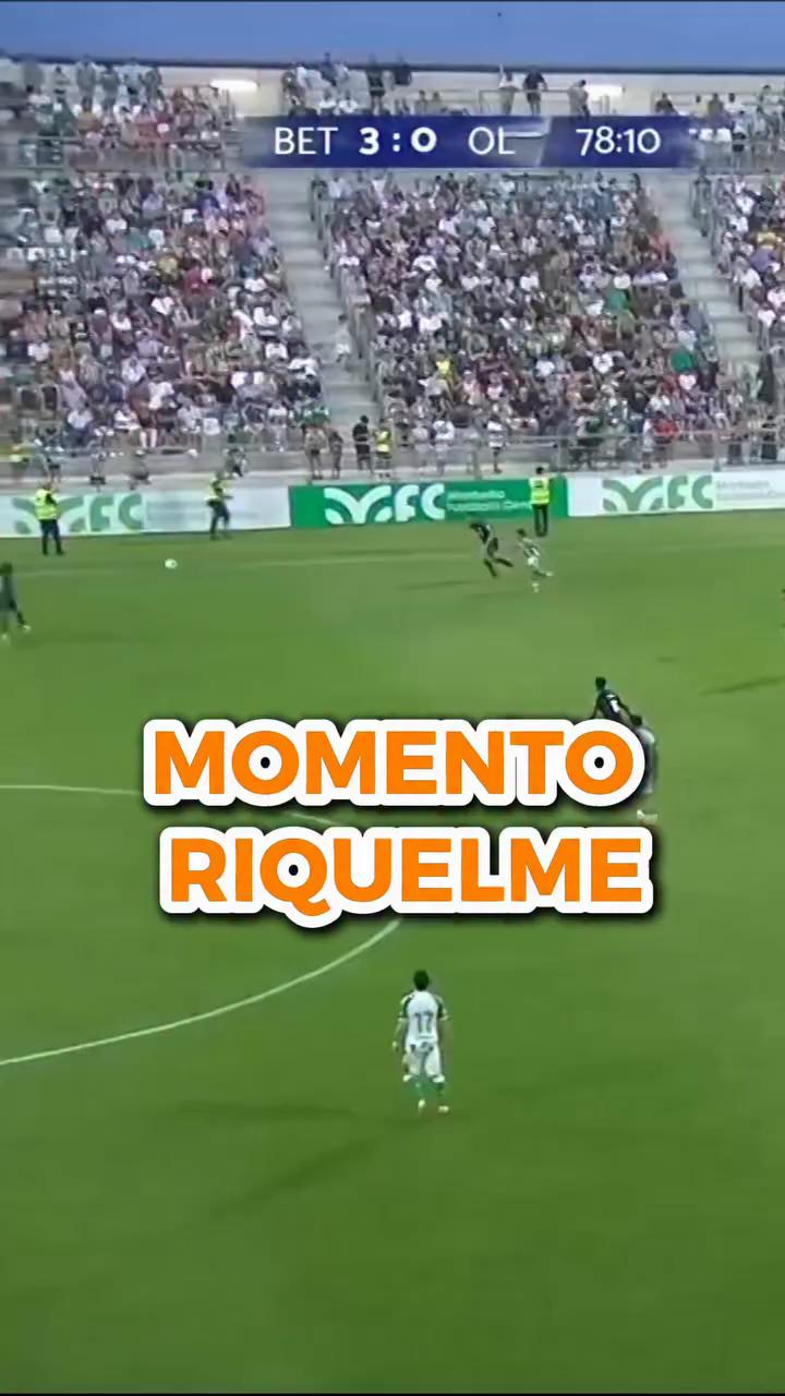 Riquelme marca el cuarto gol del Betis con un potente disparo