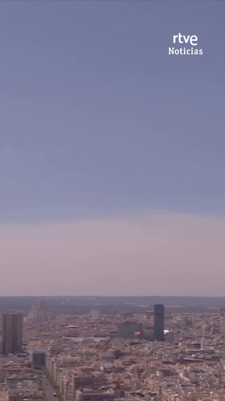 La nube de humo cubre Madrid: Sanidad recomienda no salir sin mascarilla FFP2