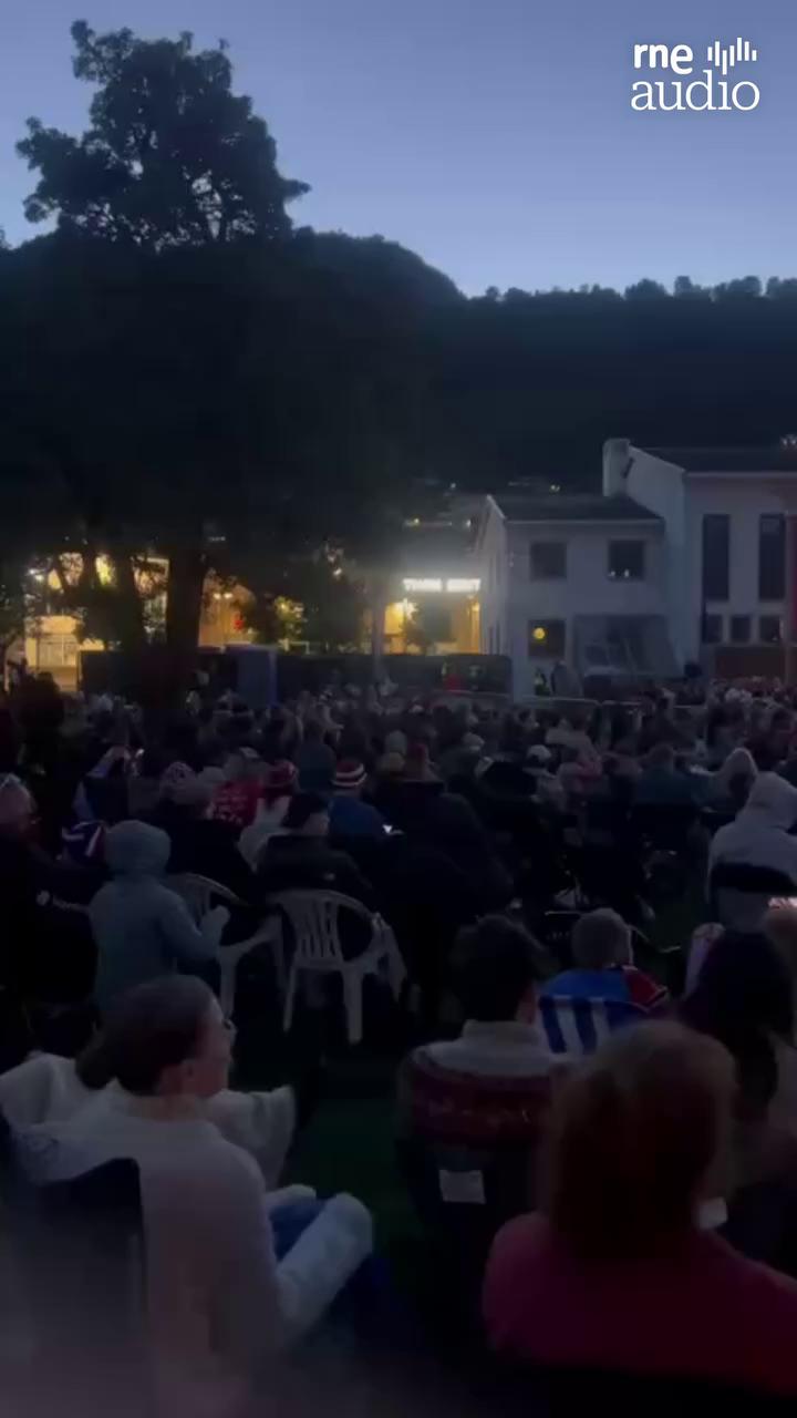 Música y aplausos cierran una actuación en directo ante el público