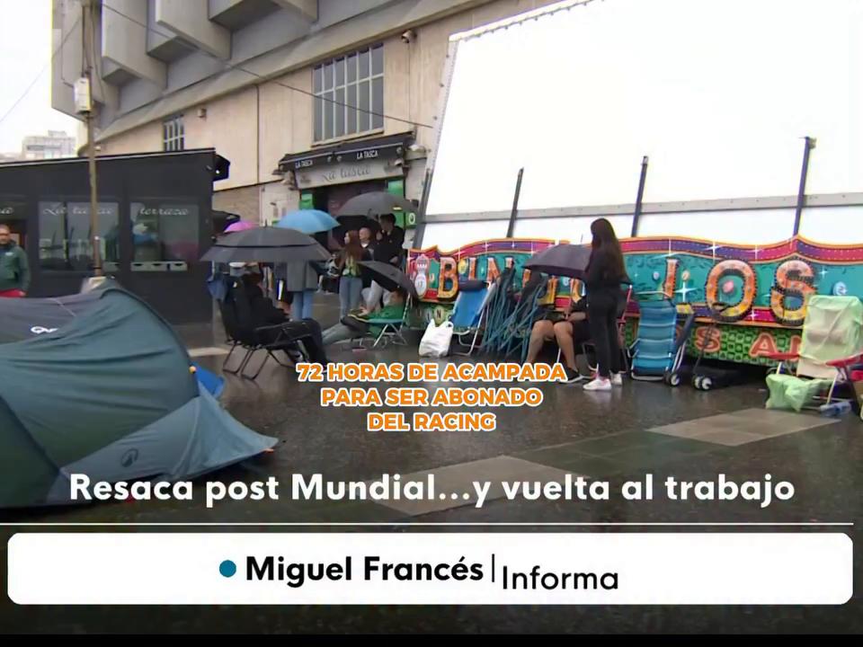 Pese a la lluvia, aficionados acampan tres días por los últimos abonos en Santander