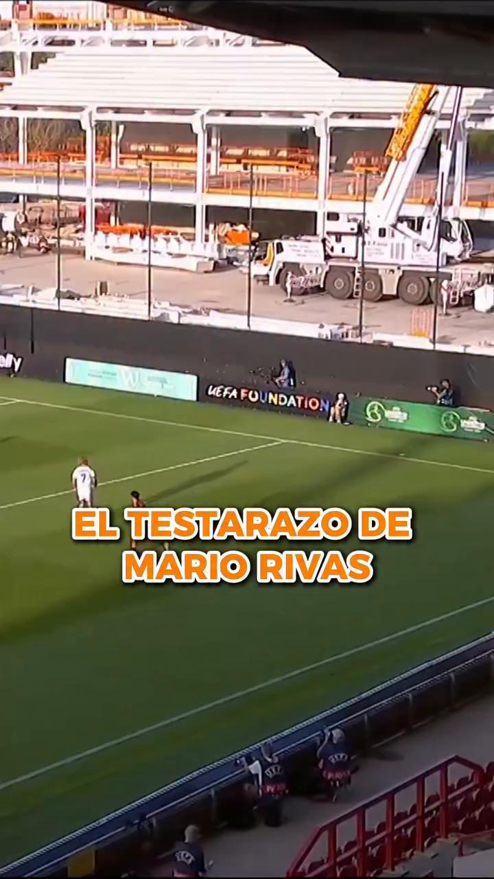 Mario marca de cabeza el segundo gol de España a los tres minutos
