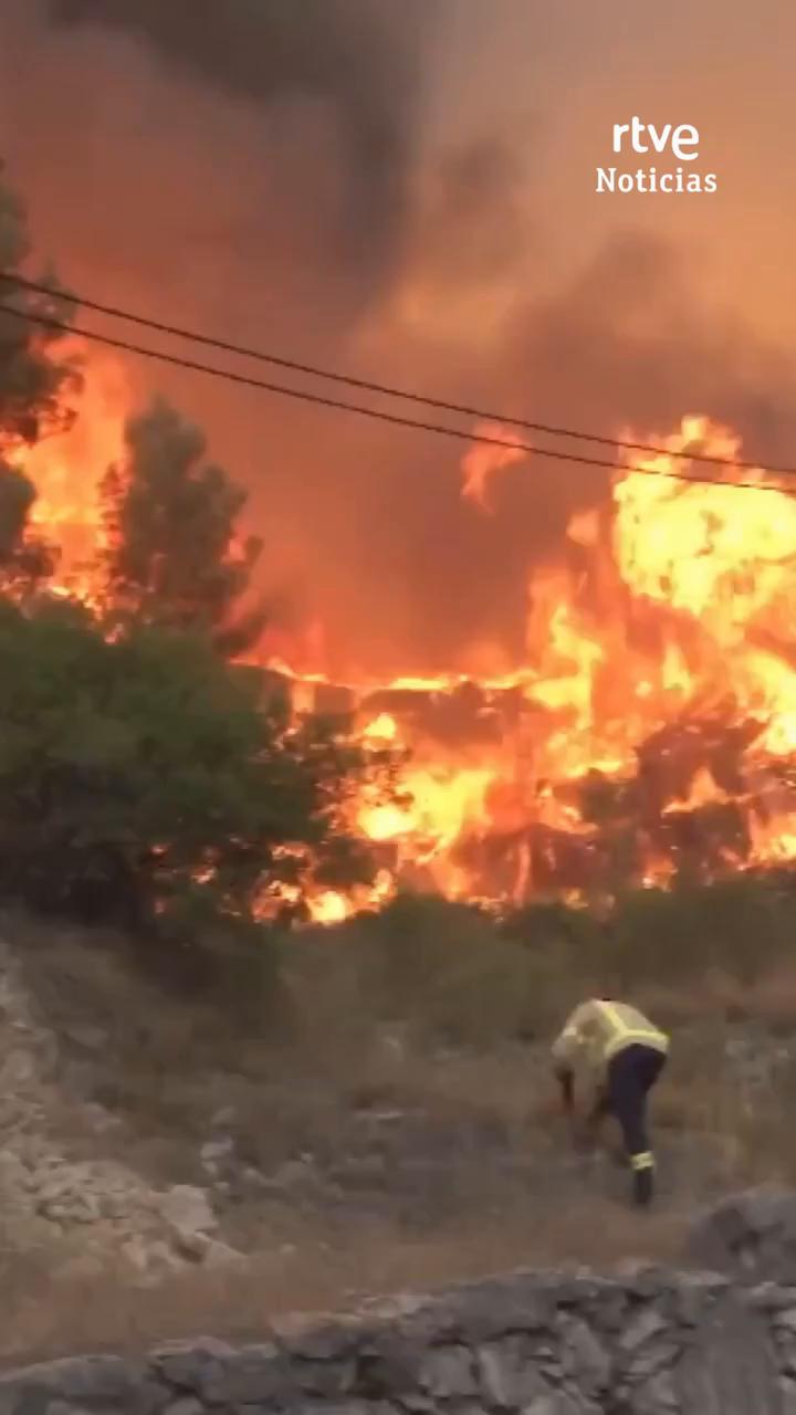 Incendios obligan a confinar a 40.000 personas en Cataluña