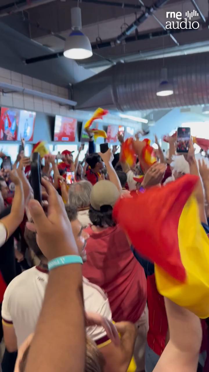 Un español afirma con orgullo su identidad nacional en repetidas ocasiones