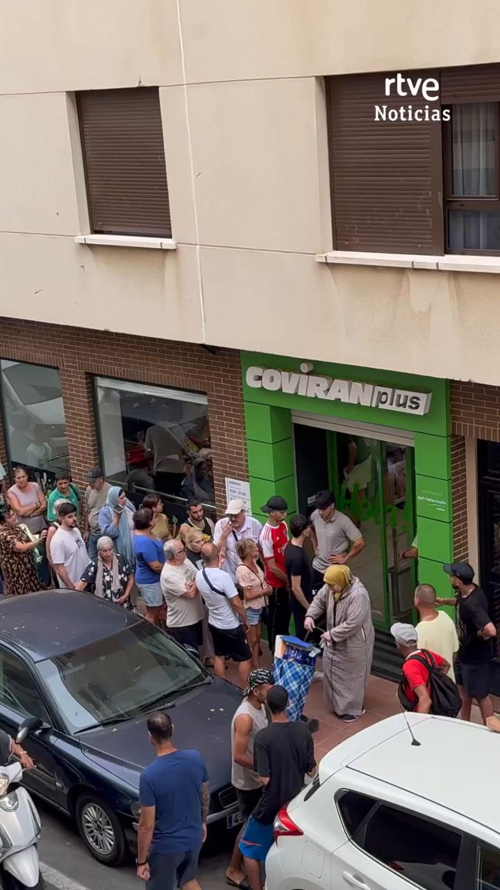 Supermercados de Ceuta cierran por el miedo a saqueos ante la llegada masiva de migrantes