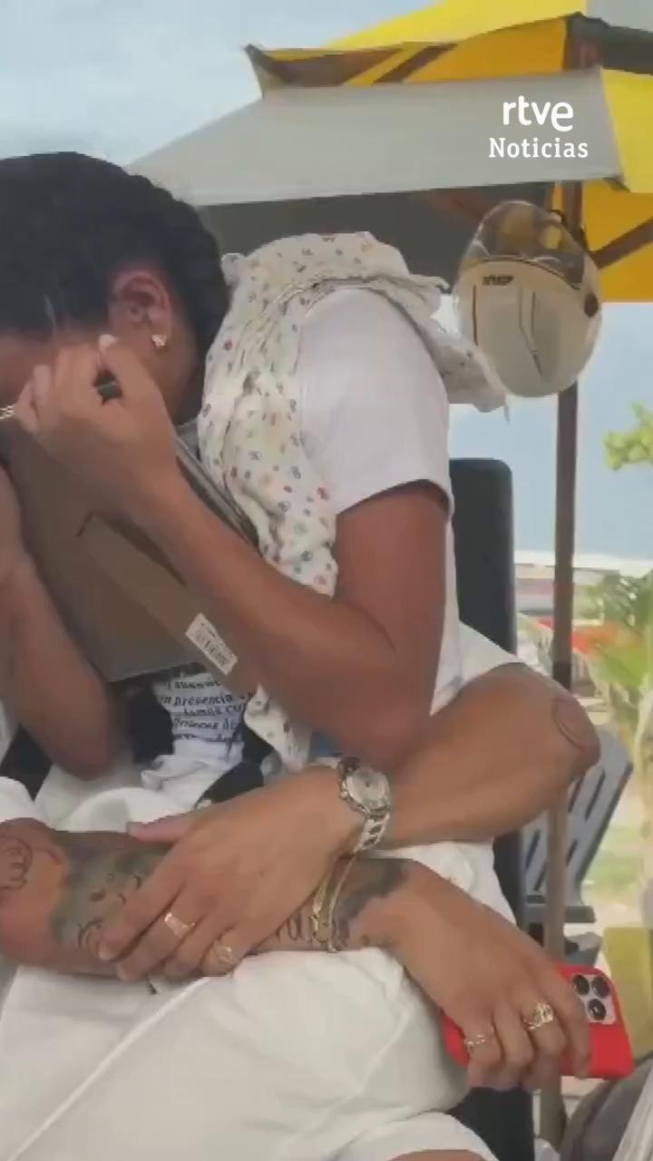 Leonardo se despide de su familia tras el doble terremoto que derrumbó su hogar
