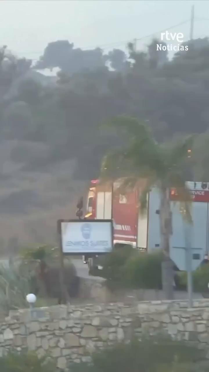 Dos bomberos mueren en Creta al ser engullido su camión por las llamas