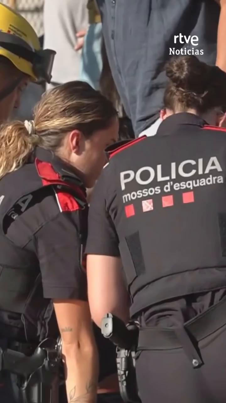 Incendio en la catenaria del metro de Barcelona obliga a desalojar Glorias y Clot
