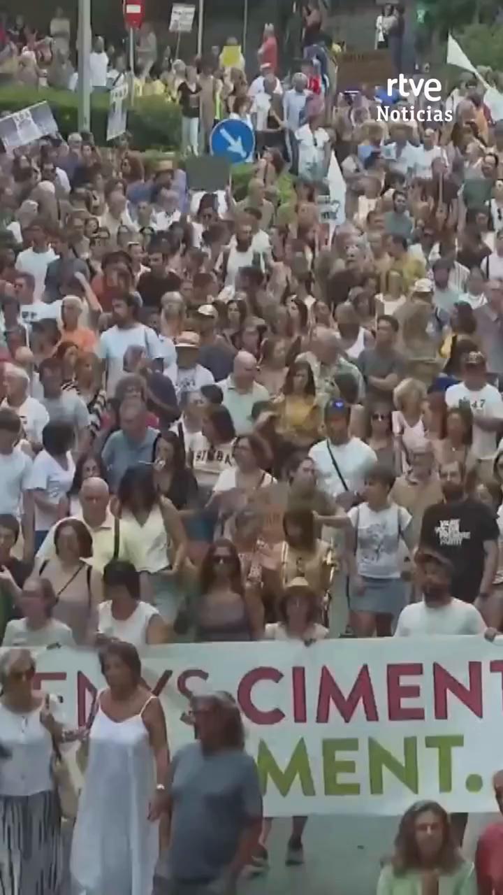 Protesta contra el turismo masivo en Palma acaba con ocho heridos por cargas policiales