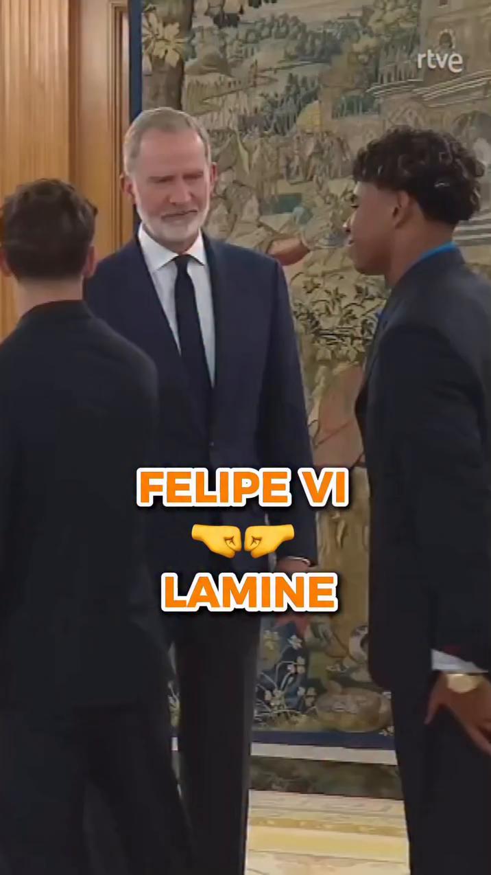 Una imagen del día muestra el fuerte abrazo de la Ninja Mal