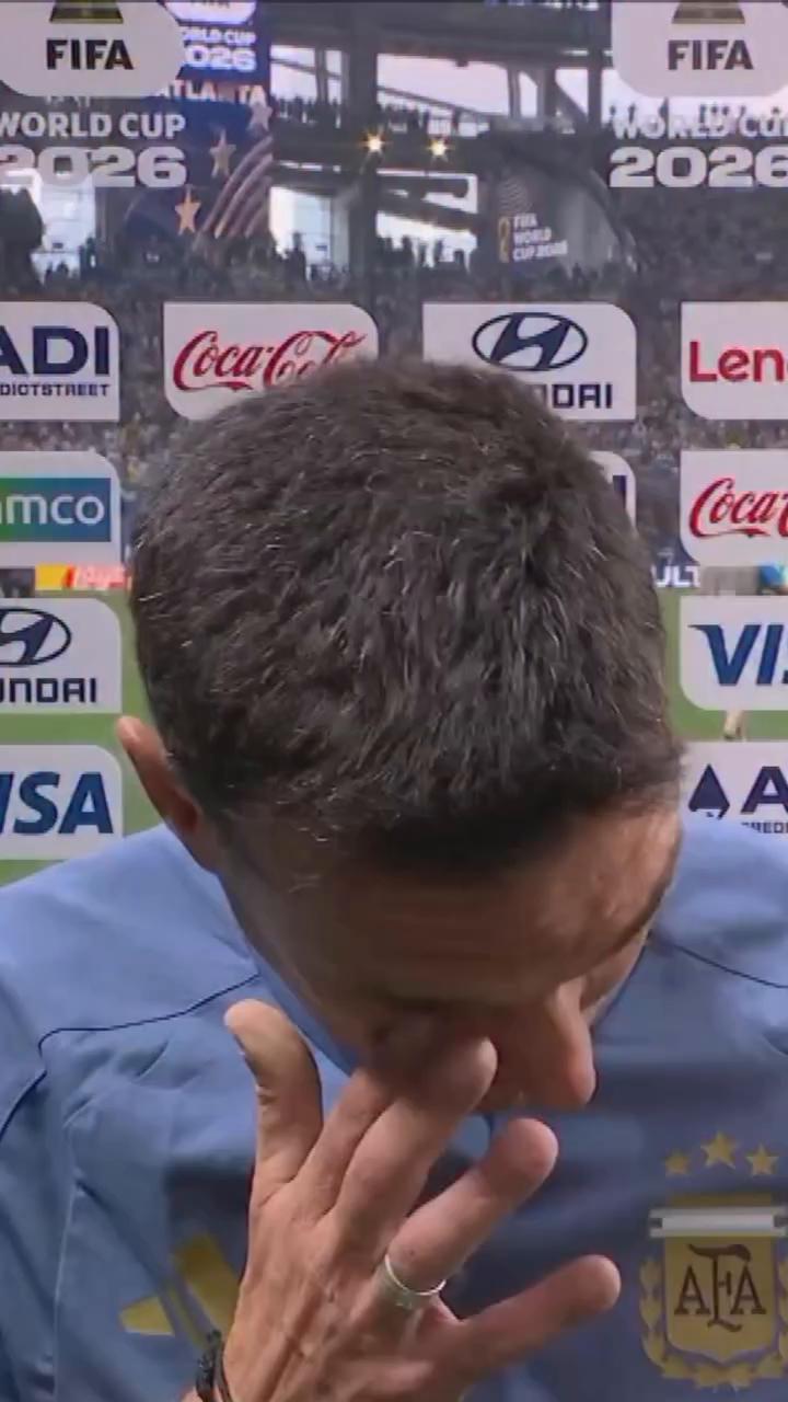 Emocionado hasta las lágrimas, el DT elogia a su plantel: 'Qué grupo de jugadores'